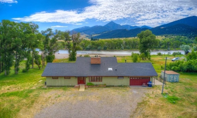 Livingston Casa | Yellowstone River Retreat - World Class Fly Fishing Right In The Backyard!