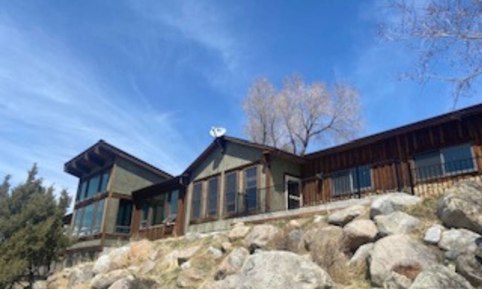 Gardiner Casa | Yellowstone Riverview Cabin - 4BRs w/ Stunning Mountain Views!