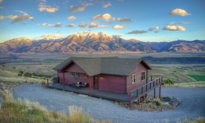 Emigrant Casa | Yellowstone Sky House