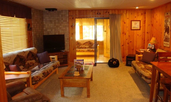West Yellowstone Cabina | Yellowstone Wildlife Cabins, Cabin in Town - Ofertas de Invierno
