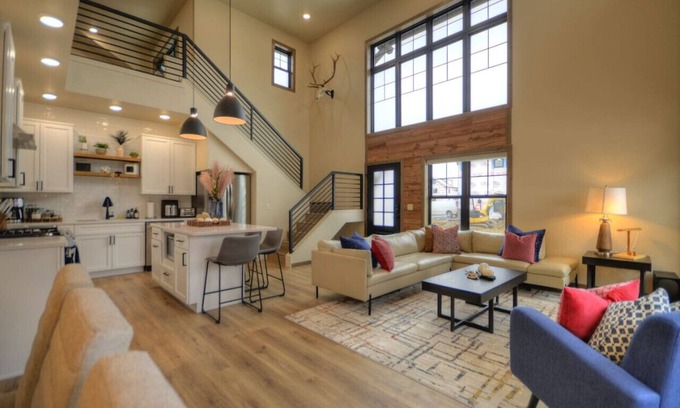 Red Lodge Apartamento | New! 5 BR w/ Rooftop Hot tub