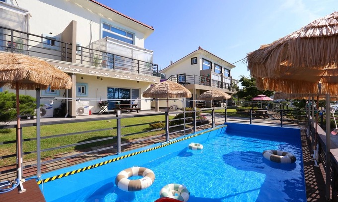 Dolsan-eup Casa | Yeosu Hi Mom Kids Family Pension Black