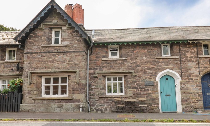 Defynnog Cabaña | YEWTREE COTTAGE, pet friendly in Sennybridge