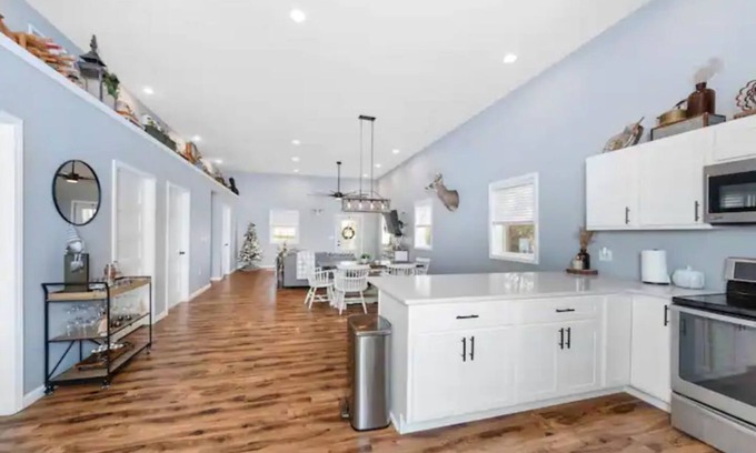 Sunnyland Casa | Yippee Lane - 60 Acre Private Pond Retreat