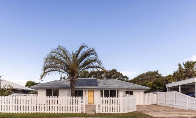 Bogangar Casa | Yo Caba Caba - Beach House with a Colourful Twist!