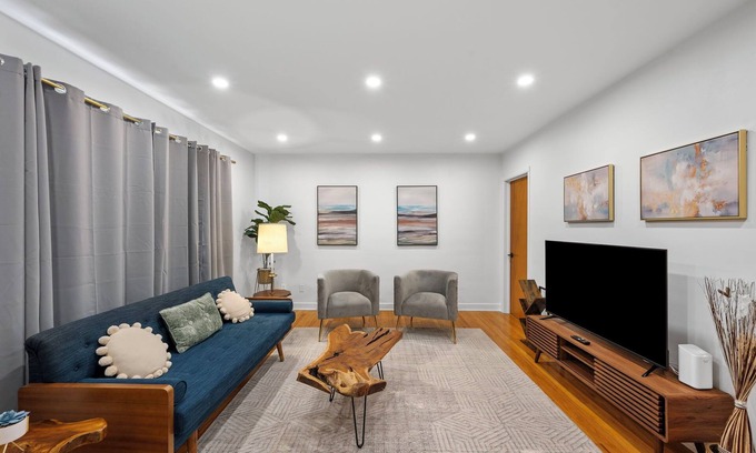 Rocky River Casa | “YOGA HOUSE” 4bed , 2 spa-like baths + 2x Yoga sunrooms! Hotel quality