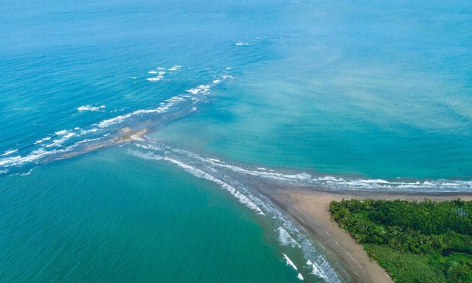 Ballena Cabina | Yogachal Vista Mar bamboo cabiña in jungle w waterfall and seaview yoga deck