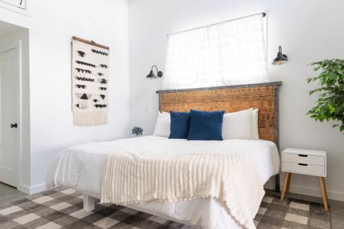 Cleveland Casa | Yonah View King Beds - Wine Country Bliss