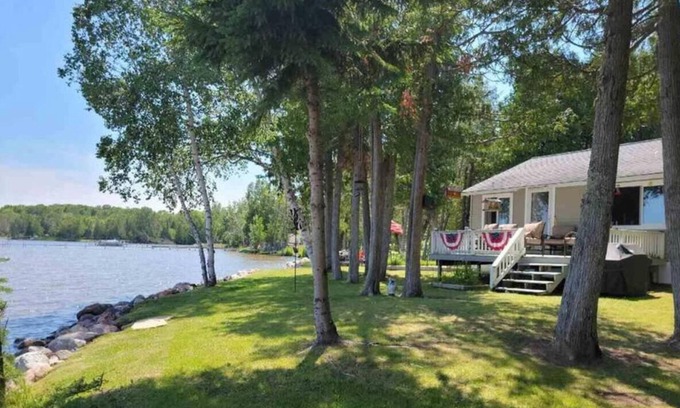 Manistique Cabina | Yoopers Paradise on Indian Lake