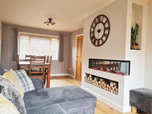 Dufftown Casa | York Street Retreat, modern cosy 2 bed with garden