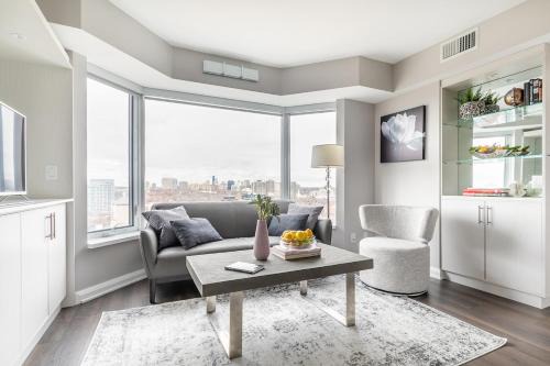 Bloor-Yorkville Apartamento | Yorkville Luxury 2 Bedroom & Parking