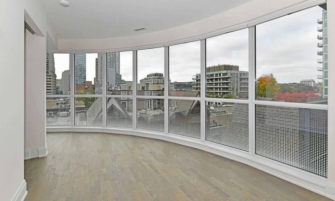 Bloor-Yorkville Condominio | YORKVILLE LUXURY CORNER SUITE!