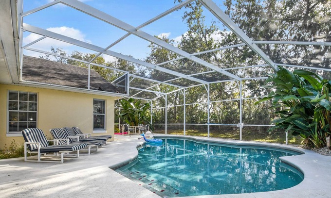 Sunridge Woods Casa | Floridian Home cerca de Disney, piscina maravillosa, parrilla, garaje, capacidad para 8