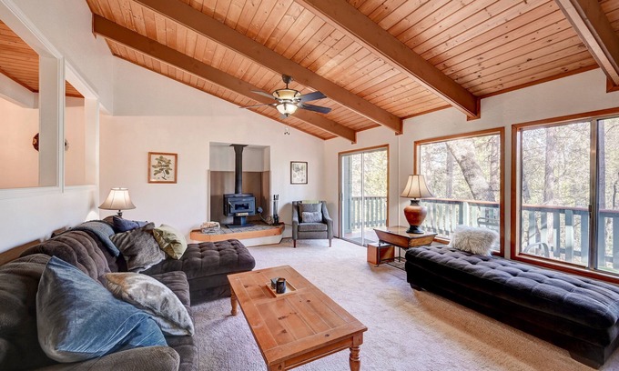 Groveland Cabina | Yosemite Pine Mountain Hideaway - king bed