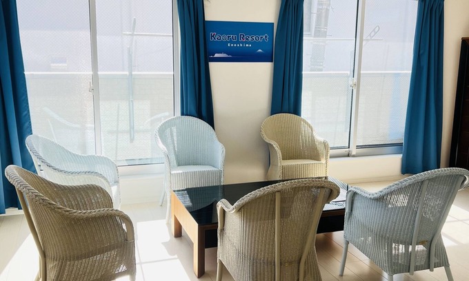 Katasekaigan Casa | You can relax in a spacious and relaxing atmosphere in a private building. Conveniently located near Enoshima Kamakura sightseeing. Two bicycles are available for rent free of charge. Local gourmet food, cafes, and the Enoshima illumination at night are a