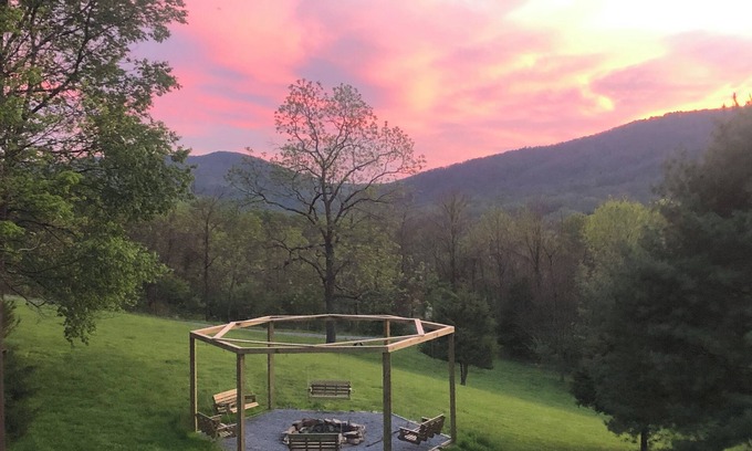 Mathias Cabina | You Can't Beat the Mountain Views from Sunset Ridge -Privacy and Seclusion!
