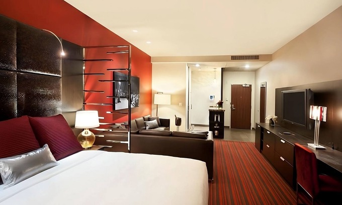 Downtown Las Vegas Hotel | You Found It! 4 Convenient Units, Free Parking, Near Discovery Children's Museum