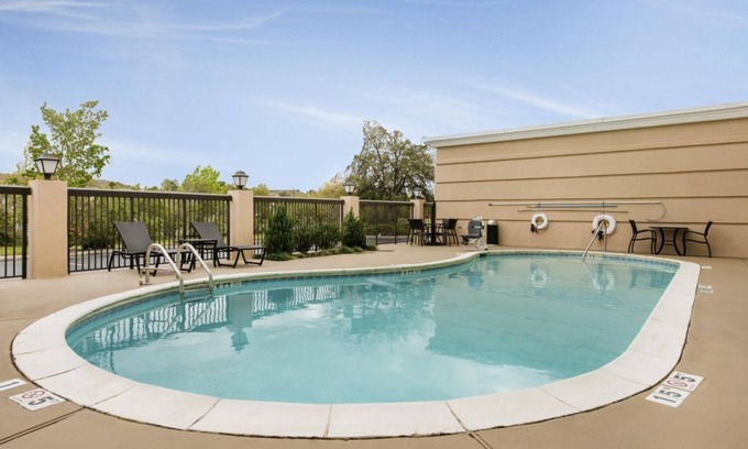 Savannah Casa | You Found It! 4 Modish Units, Free Parking, Onsite Pool! Near Disney Springs