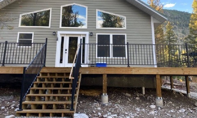 Buena Vista Casa | YOU FOUND IT! THE OUTHOUSE INN! in the Historic Alpine Townsite!