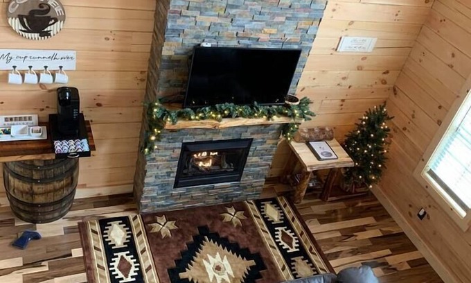 Campbellsville Cabina | You & Me , Deer! Anniversary - Honeymoon Cabin