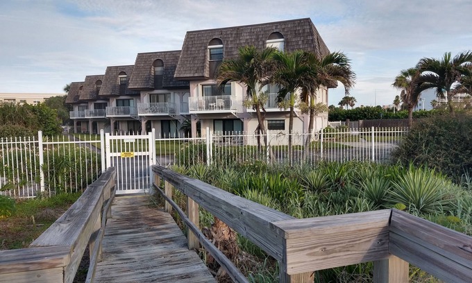 Avon By The Sea Casa | ¡LO HAS ENCONTRADO! Cocoa Beach by THE PIER - 2 habitaciones, 2 baños estilo casa adosada