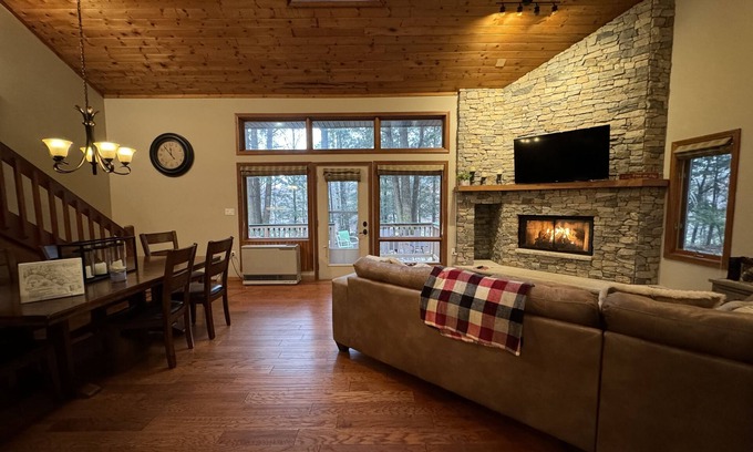North Woodstock Condominio | You want an adventure? Come stay near Loon Mt., great hiking, biking & skiing.
