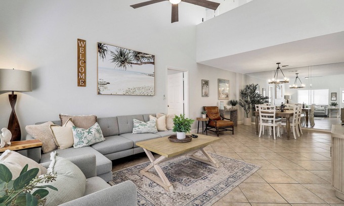 Bella Vista Condominio | Le encantará aquí! - 2 pisos Condo, 3 minutos a pie de la playa de