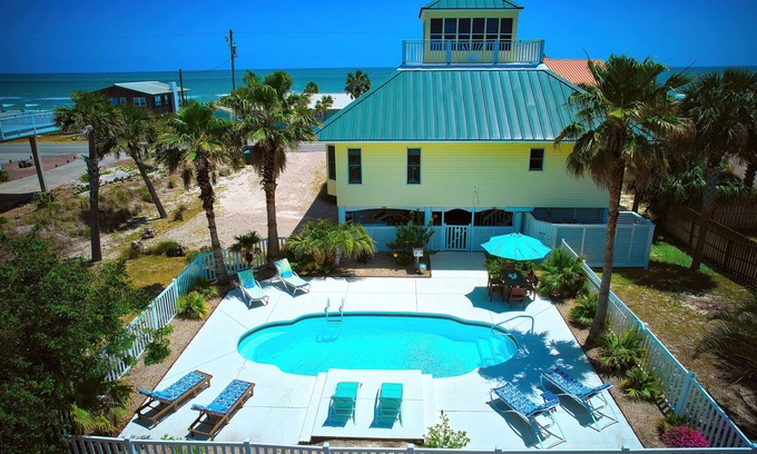 St. George Island Casa | ¡Vistas hermosas! Relajante porche y piscina! Se admiten mascotas, a pasos de la playa.