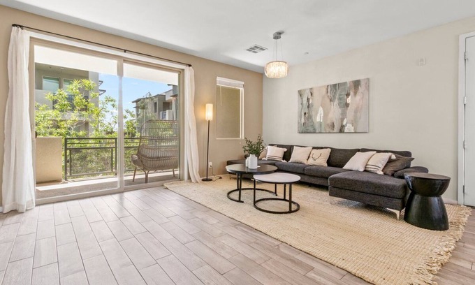 Summerlin South Casa | Youdids Luxury modern style townhouse in Summerlin