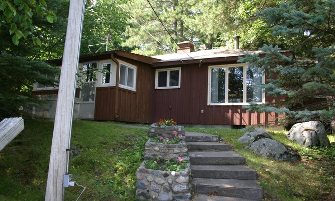 Pelican Lake Cabaña | Young's Cabin
