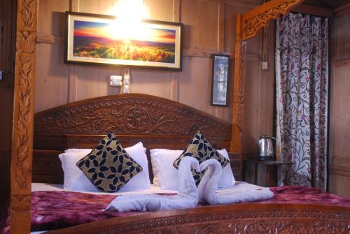 Dal Lake Alquiler De Eote | Young Shahzada Group of Houseboats