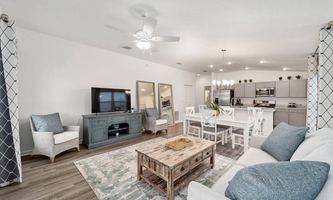 Okahumpka Casa | Your 2BR Escape: Golf, Games, and Getaways