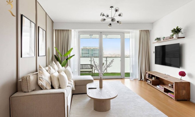Al Raha Beach Apartamento | Your 2BR Oasis in Al Muneera | WiFi & Free Parking