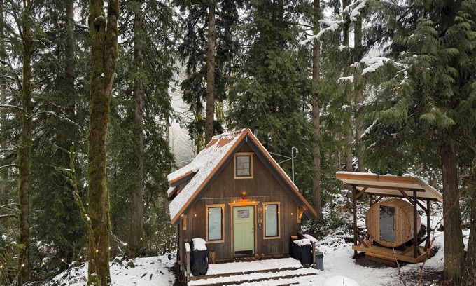 Gold Bar Cabina | Your Adventure Basecamp - A Semi Off-Grid Experience with Sauna
