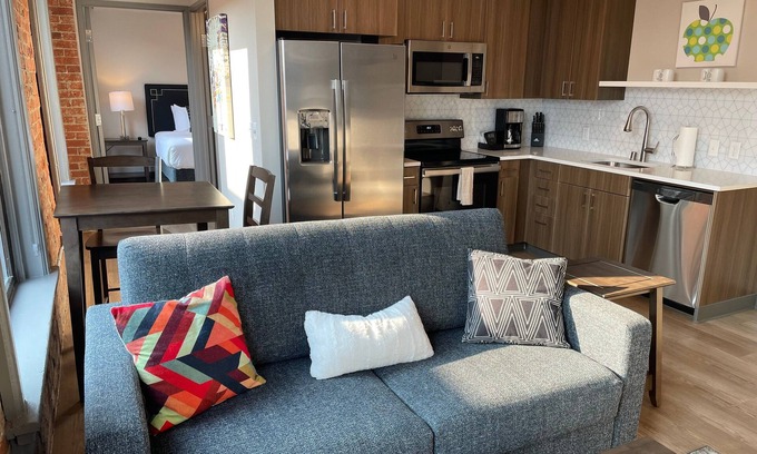 Riverside Apartamento | Your Amazing 1 Bed Travel Apartment Steps From Riverfront Park