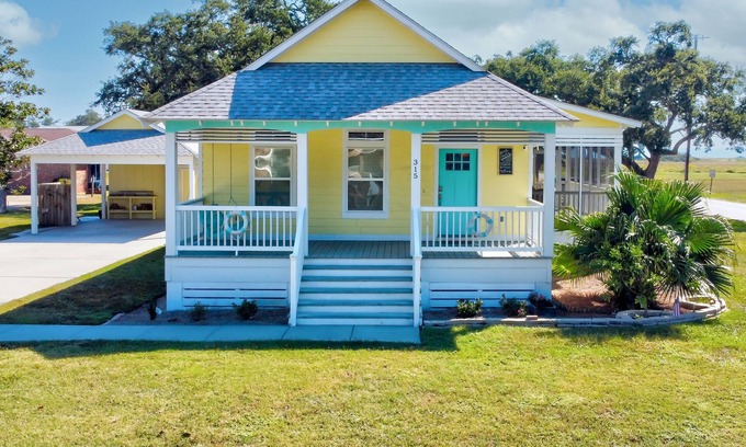 Long Beach Casa | YOUR BEACH RETREAT!!! Walk to Beach, Downtown, Restaurants and More!!