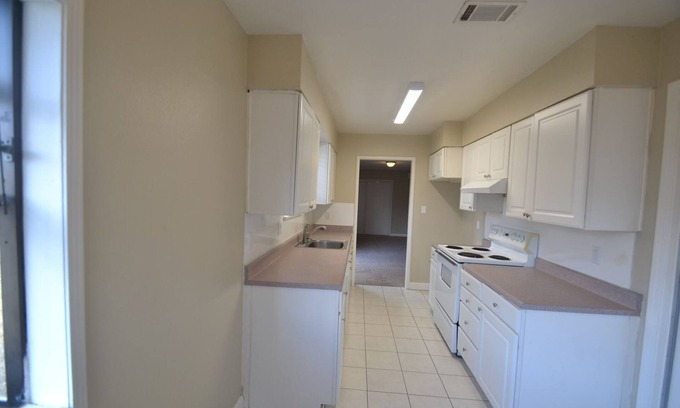 Fairfield Casa | .SU HERMOSO LUGAR PARA LLAMAR A CASA SIN VERIFICACIÓN DE CRÉDITO *** Cómoda casa de 3 dormitorios y 2 baños.