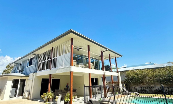 Toogoom Casa | Your Coastal Escape Awaits in Toogoom with private beach access!