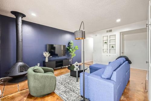 Bouldin Apartamento | Your Comfy King Suite Getaway - Sleeps 4 - Pool, Prkg