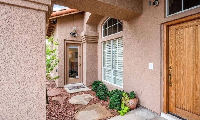Paradise Valley Village Cabaña | Your Cozy Place, PoolI Work & Play, Scottsdale, Near Mayo Clinic