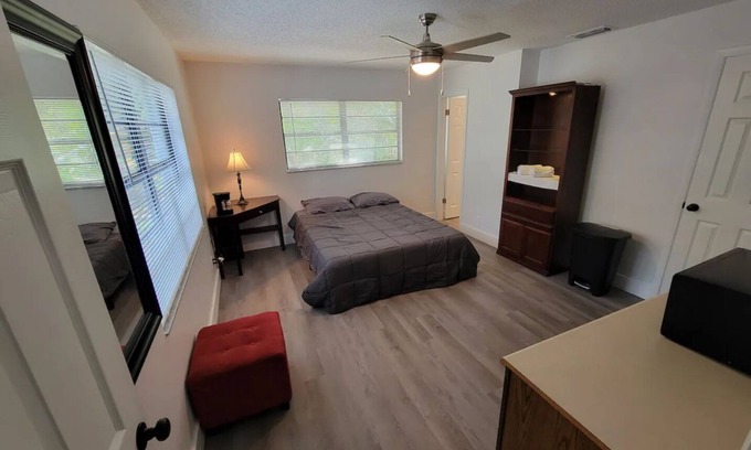 Conners Lake Front Estates Apartamento | Your Cozy Private Guest Home Away From Home!