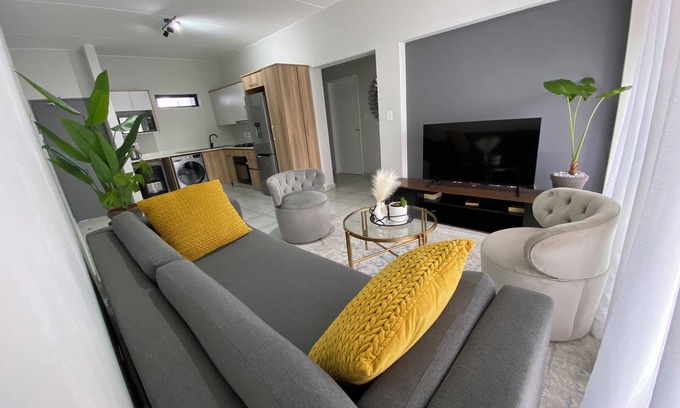 Krugersdorp Apartamento | Your cozy temporary home.