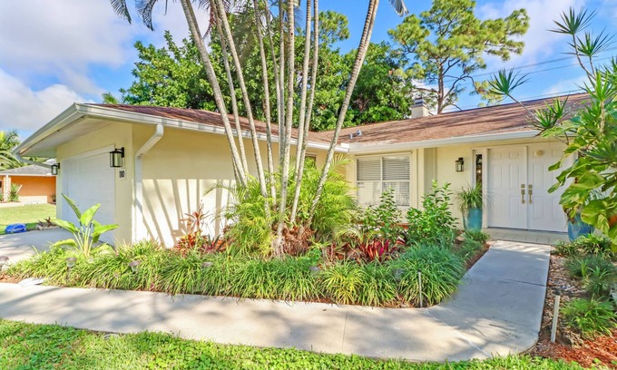 Palm River Estates Casa | Your endless summer at Sonrisa del Sol!