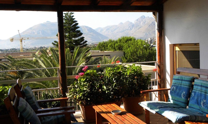 Casteldaccia Casa | Sus fantásticas vacaciones en un pintoresco pueblo cerca de la playa con vista a la montaña