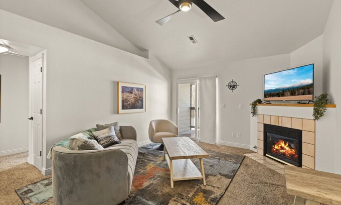 Fort Collins Apartamento | Your Foothills Retreat | Dogs welcome | 30+ days