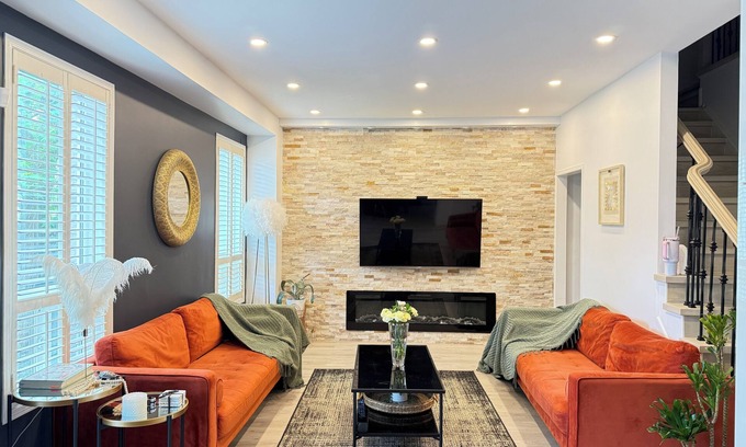 Churchill Meadows Casa | YOUR HOME AWAY FROM HOME....Best Family Neighourhood, Close to all Attraction