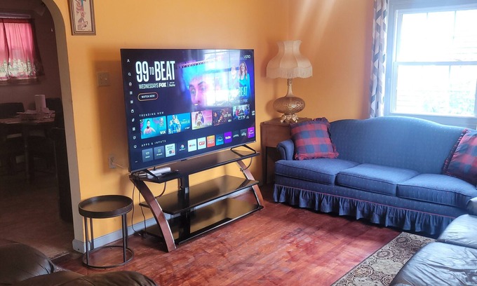 Aliquippa Casa | Your home away from home