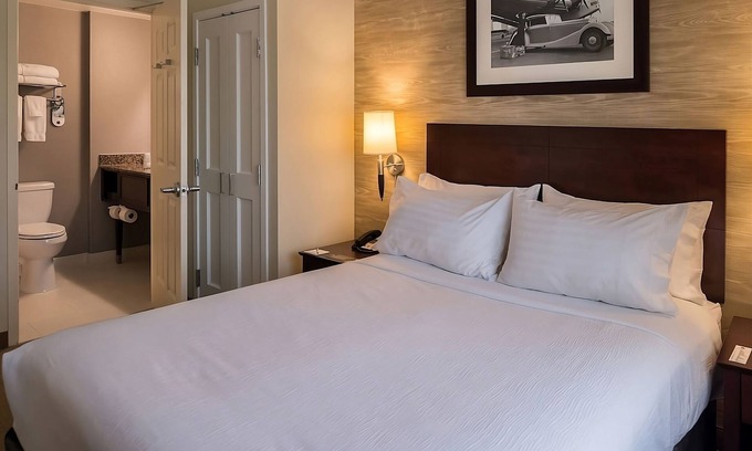 O'Hare Complejo | Your Home Away From Home! 4 Affordable Units, Pets are Allowed!