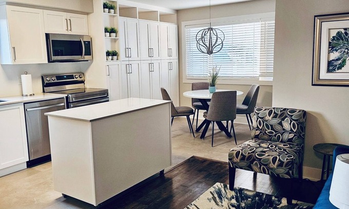 Ottawa Division Apartamento | Your Home Away From Home in Ottawa - close to work, schools, hospitals, parks