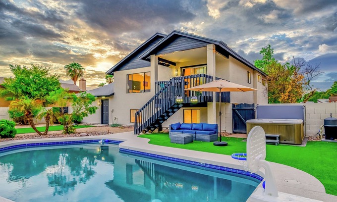East Mesa Casa | Your Home Away from Home: Pool, Games, Hot Tub, Western, BBQ, Lux Home, Family